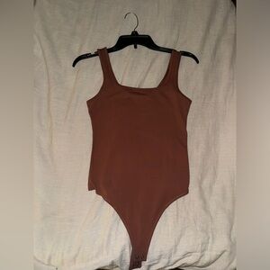 Only worn once Abercrombie scoop neck rust colored bodysuit size small